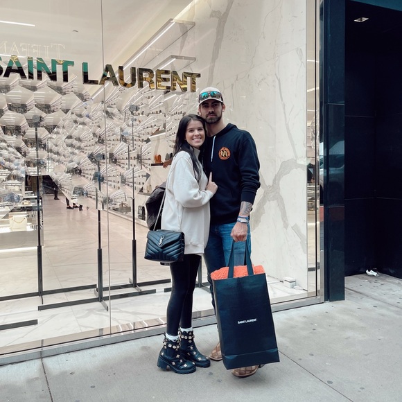 Meet your Posher, Paris - Picture 2 of 7